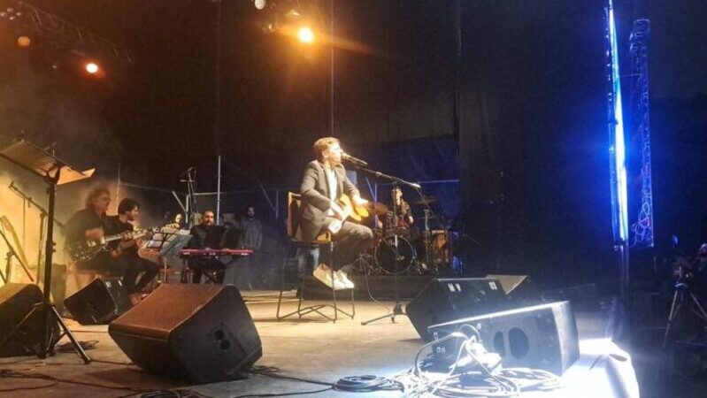 Multitudinaria Misa Criolla en Córdoba con la voz de Nahuel Pennisi: emoción y folklore en Semana Santa